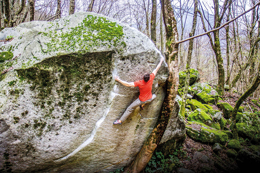 Stian Christophersen flashing Special Edition (Font 7c+), Brione, Switzerland. Photo: © Bård Lie Henriksen
