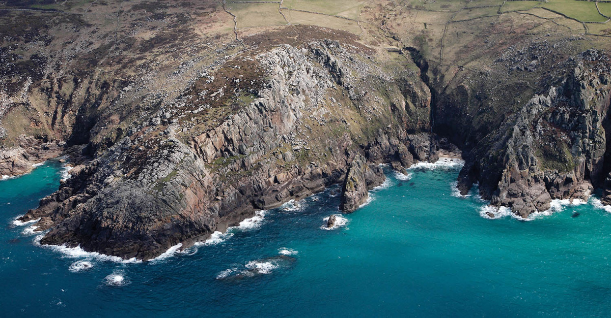 The main cliff of Bosigran on the left with Commando Ridge (Bosigran Ridge) clearly seen to the right. Photo: © David Simmonite