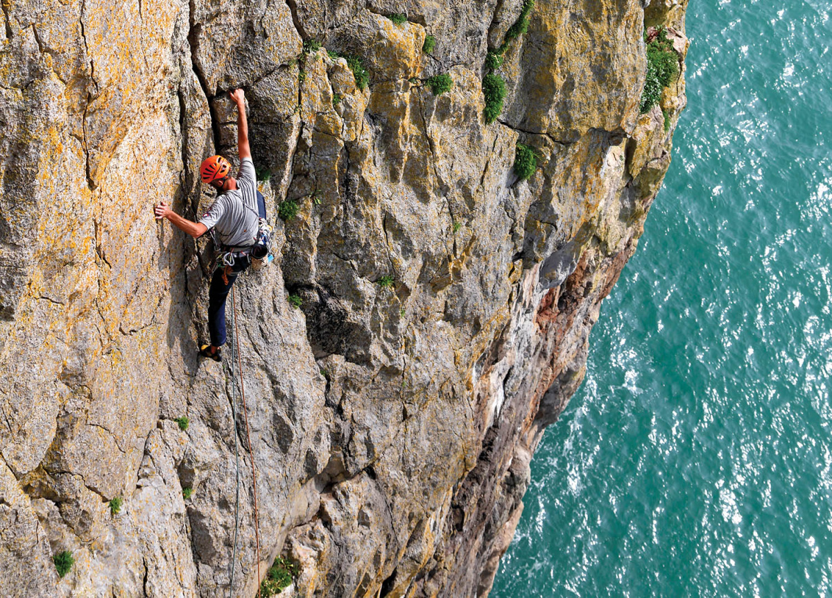The Right Wall (HVS 5a), to the right of the classic corner of Diedre Sud, gives a well-protected outing that can be done in one long pitch. Photo: © David Simmonite