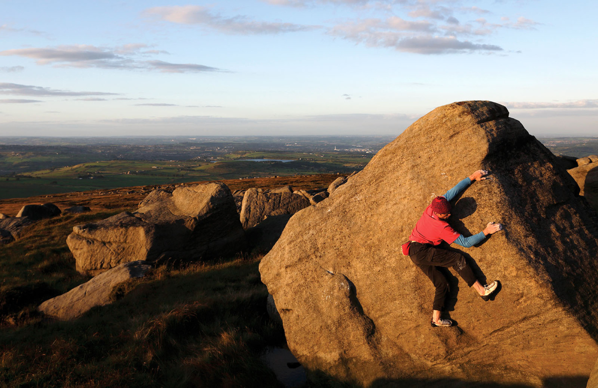 Mike Hutton boulders out the excellent Wet Boots (V2) on The Moat Boulders. Photo: © David Simmonite