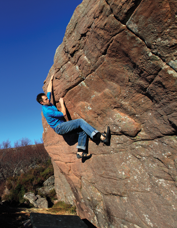 Mike Hutton boulders out The Strornaway Fairy (V2). Photo: © Mike Hutton