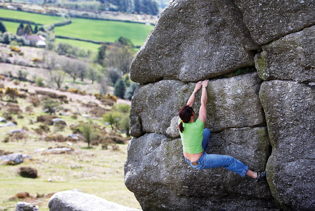 Meilee Rafe climbing The Trench Traverse (V1) on the Trench Boulder. Photo: © David Simmonite